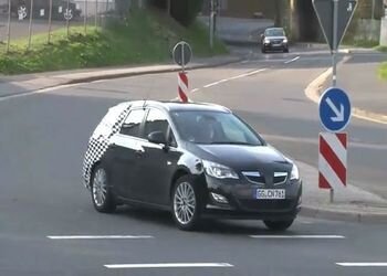 Шпионское видео Opel Astra Sports Tourer Caught
