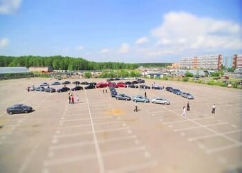 В Зеленограде участники клуба мицубиси выставили значок своей любимой марки