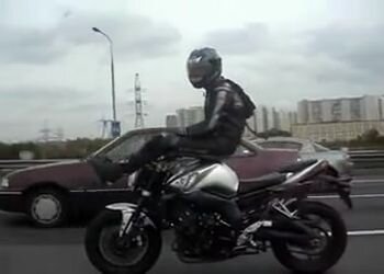Отвязный мотоциклист