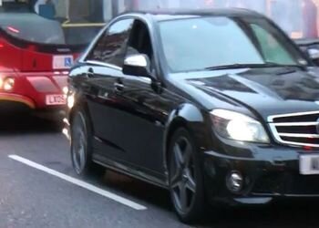 В пробке пожечь резину на С63 AMG