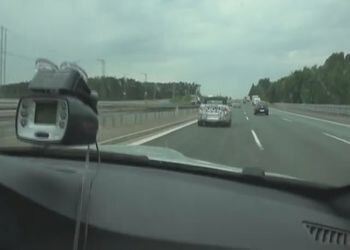 Испытания новых BMW M3 на автобане со скоростью 200+