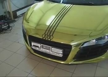 Золотой Audi R8