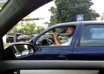 Неадекватный водитель в пробке