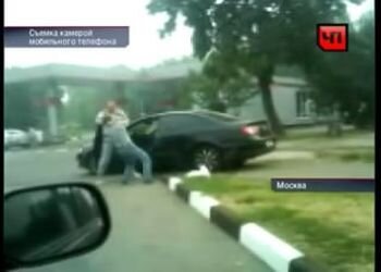 Водитель избил пешехода