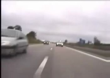 Байкер удирает от полиции в Амстердаме
