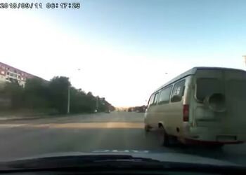 ДПС гонятся за маршруткой по городу, но не догнали...