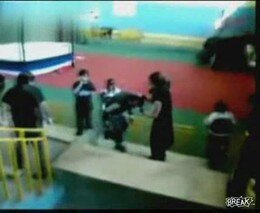 Интересно, он позвоночник не сломал!?