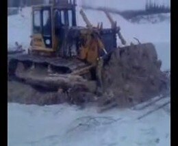 Трактор ушел под воду