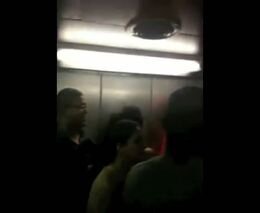 Пассажиры застряли в лифте