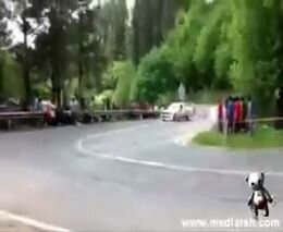 Сбил людей на обочине