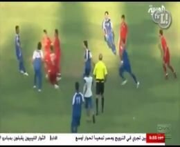 Драка футболистов на матче между Ливаном и Кувейтом