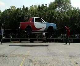 Машина способна прыгать через скакалку