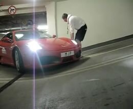 Занесли Ferrari F430 на парковку