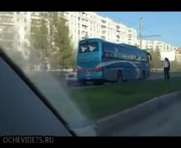 Пьяный водитель автобуса на встречке