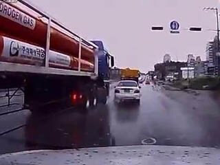 Авария с грузовиком