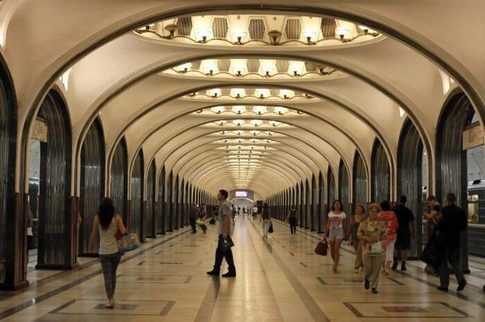 Иностранная туристка в  Московском метро (17 фото)