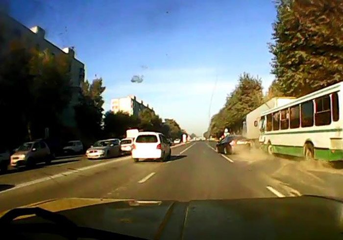 Авария дня часть 1182 (2 фото+видео)
