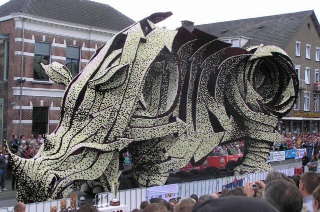 Massive Flower Sculptures that will EAT YOU