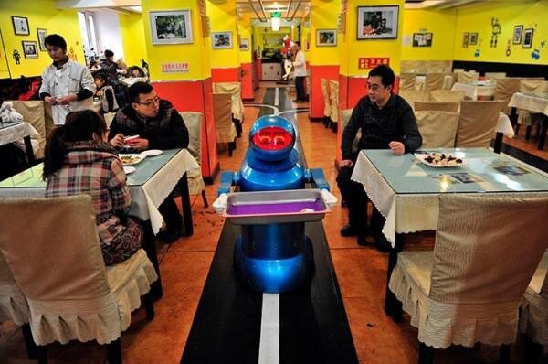 Robot Restaurant in China