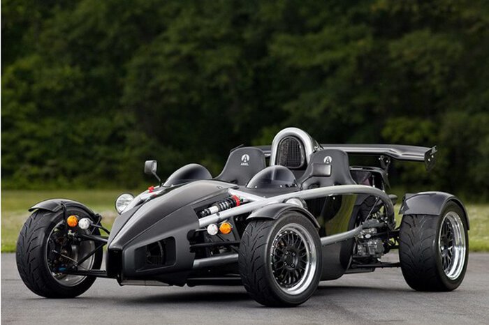 700-сильный Ariel Atom унижает Bugatti Veyron