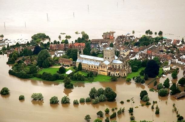 Последствия потопа в англии (34 фото)