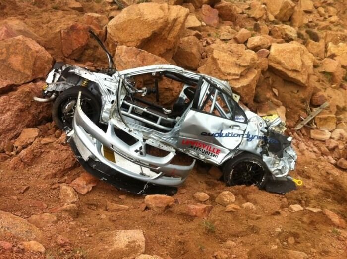 Серьезная авария на ралли с Mitsubishi Lancer Evolution 8 (10 фото+2 видео)
