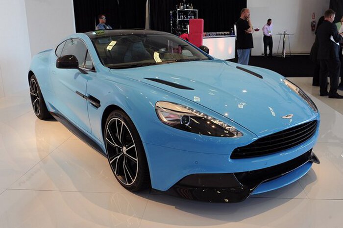 Aston Martin Vanquish - рапсодия в голубом
