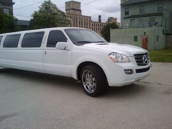 Лимузин Mercedes-Benz GL-Class из Ford Excursion (6 фото)