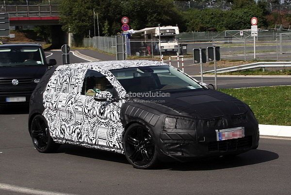 Новый Volkswagen Golf R в полном камуфляже