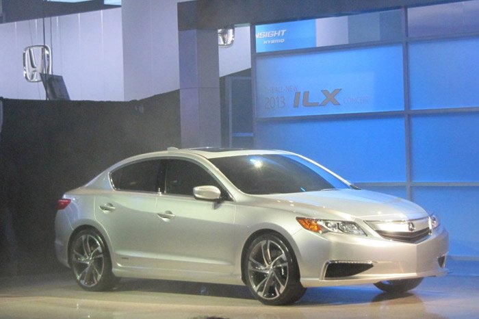 Acura ILX стала платформой светодиодного шоу