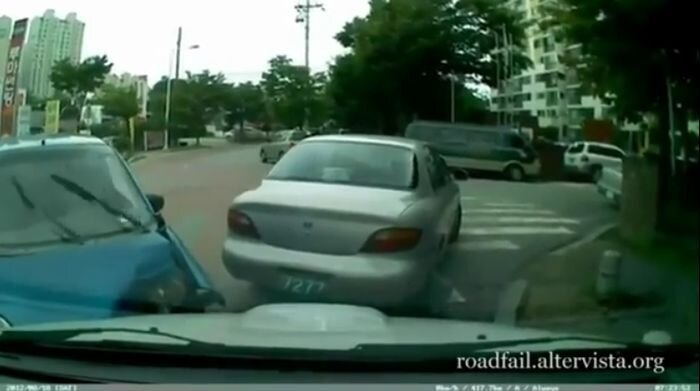 Подборка автомобильных аварий за лето 2012 (видео)