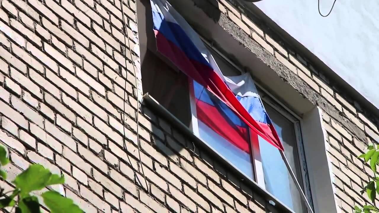 как правильно вывешивать флаги в москве