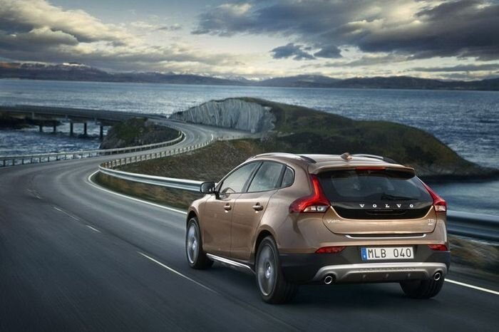 Компания Volvo представила новый V40 Cross Country (15 фото+видео)