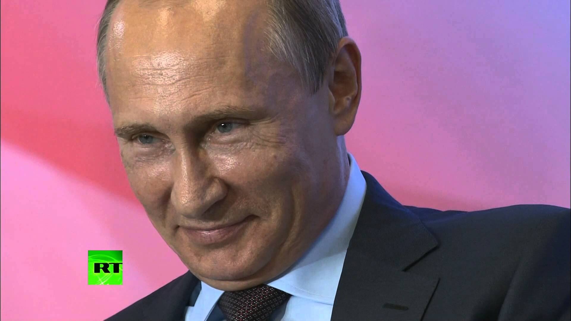 Путин в розовом