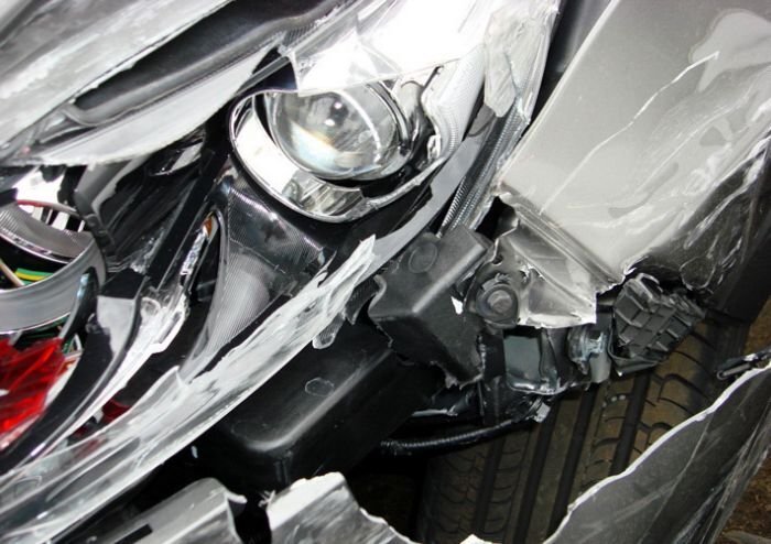 Сотрудник автомойки совершил три ДТП на чужом Kia (3 фото)