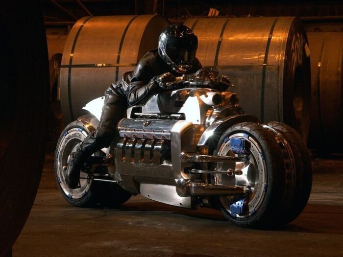 Реплика на мотоцикл Dodge Tomahawk с мотором V10 (6 фото)