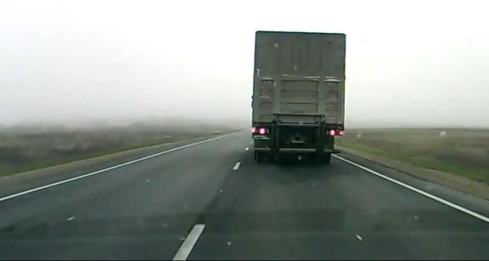 Сигналы дальнобойщиков - помощь на дороге (видео)