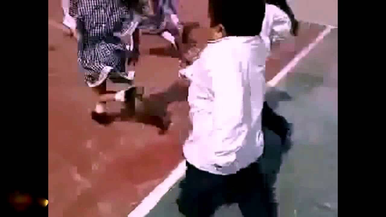Видео мальчики прикол. Смешные видео беготни. смешное видео бабушка гоняется за китайцем. видео бежит пацан прикол.