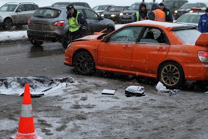 Пьяный автогонщик задавил двух женщин на своем Subaru (4 фото+2 видео)