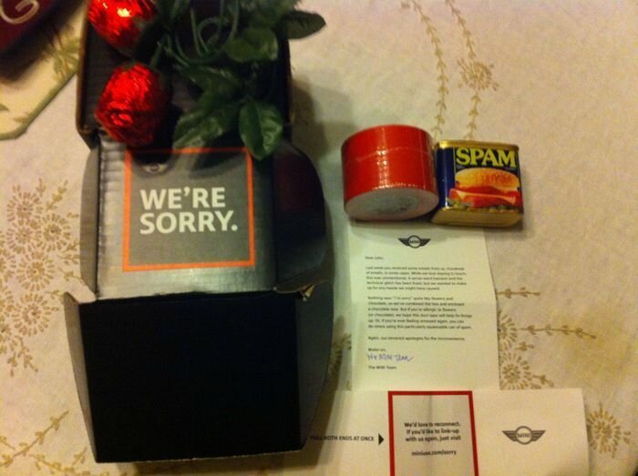 Компания MINI извинилась перед клиентами за спам ветчиной и шоколадом (3 фото)