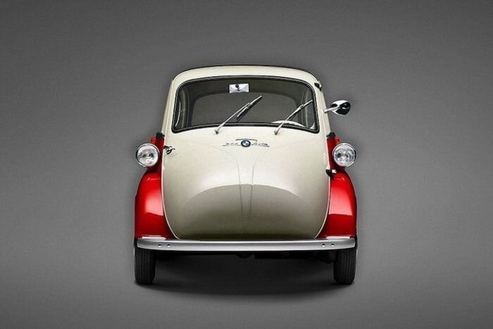   Исторические автомобили-флагманы BMW (16 фото)