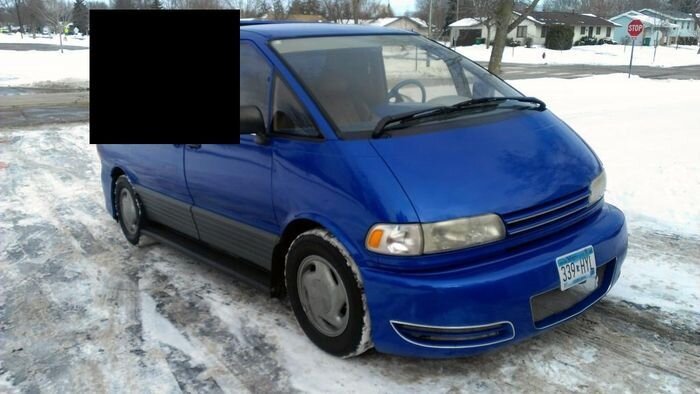 Необычный вид обычного минивена Toyota Previa (11 фото)