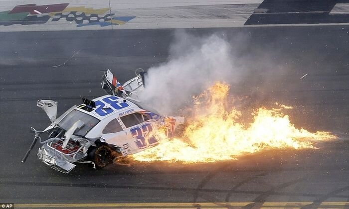 Серьезная авария в гонках NASCAR Daytona 500 (18 фото+видео)