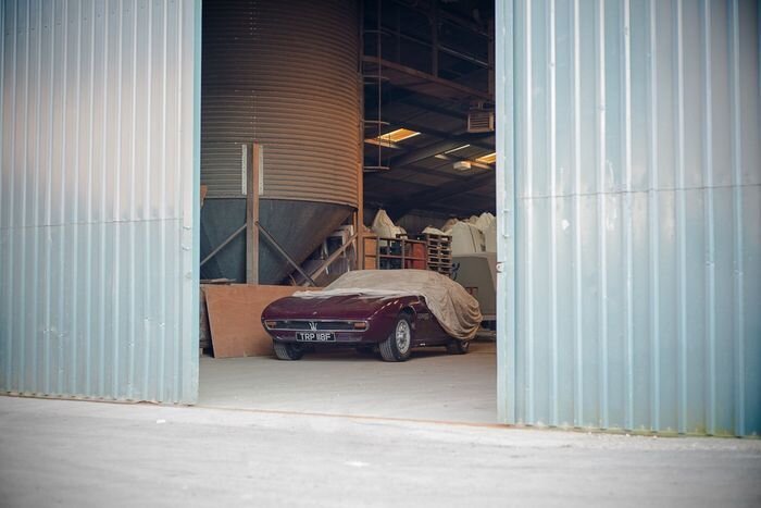 Неожиданная находка в гараже - Maserati Ghibli (10 фото)