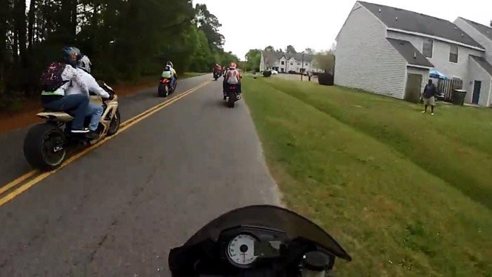 Как экстренно остановить мотоцикл (Видео+Гифка)