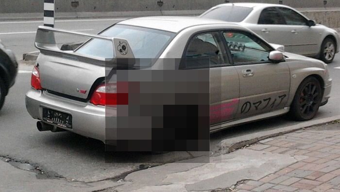 Паренек неудачно покатался на папиной Impreza STI (7 фото)