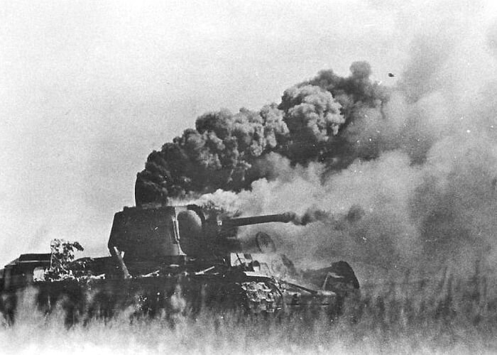Сгоревшие вместе с танком (16 фото)