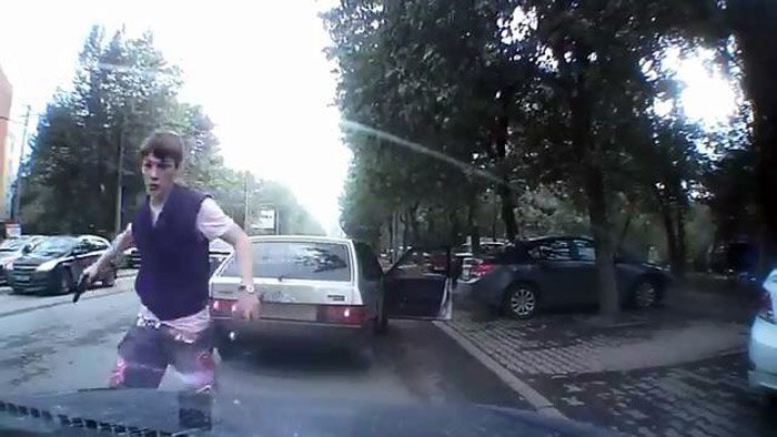 В Екатеринбурге орудует банда авторазбойников (фото+2 видео)