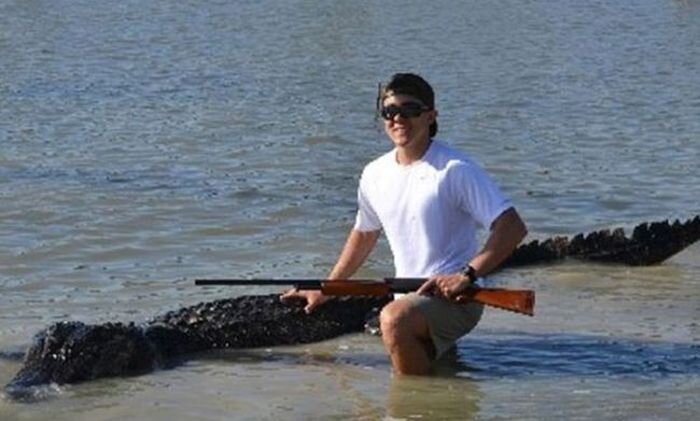 Подросток застрелил огромного аллигатора (7 фото)