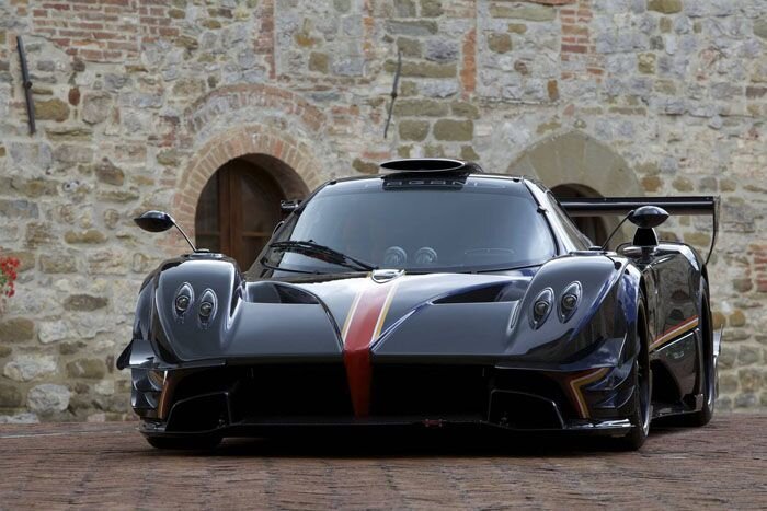 Pagani показала самую совершенную Zonda Revolucion (19 фото)